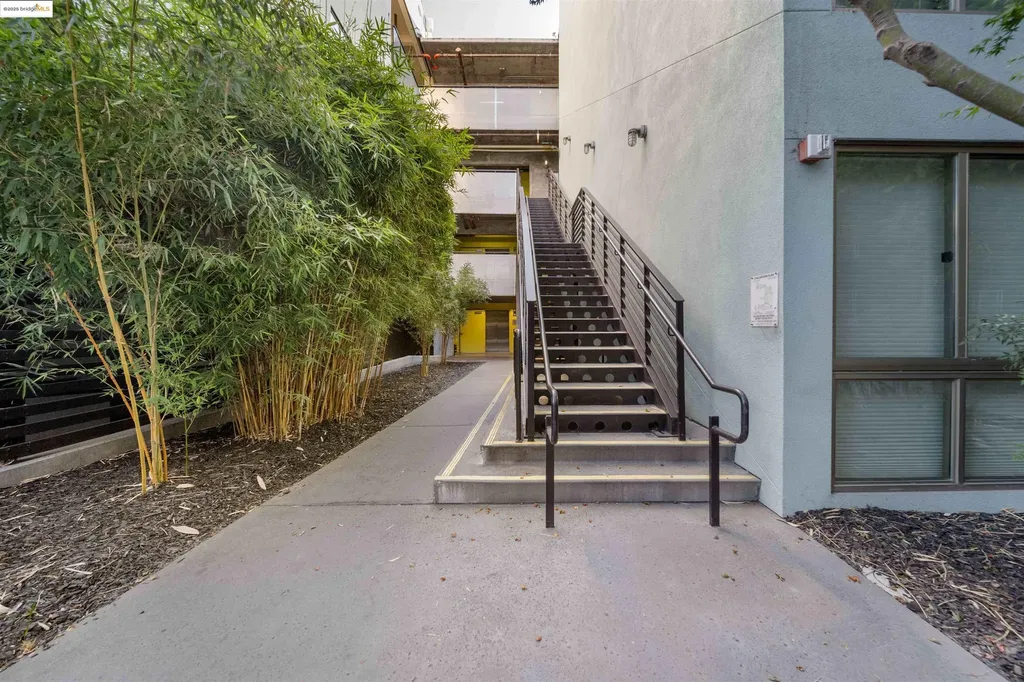 1201 Pine Street Oakland CA 94607