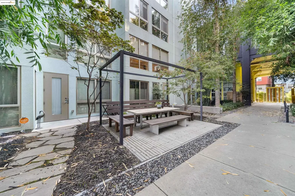 1201 Pine Street Oakland CA 94607