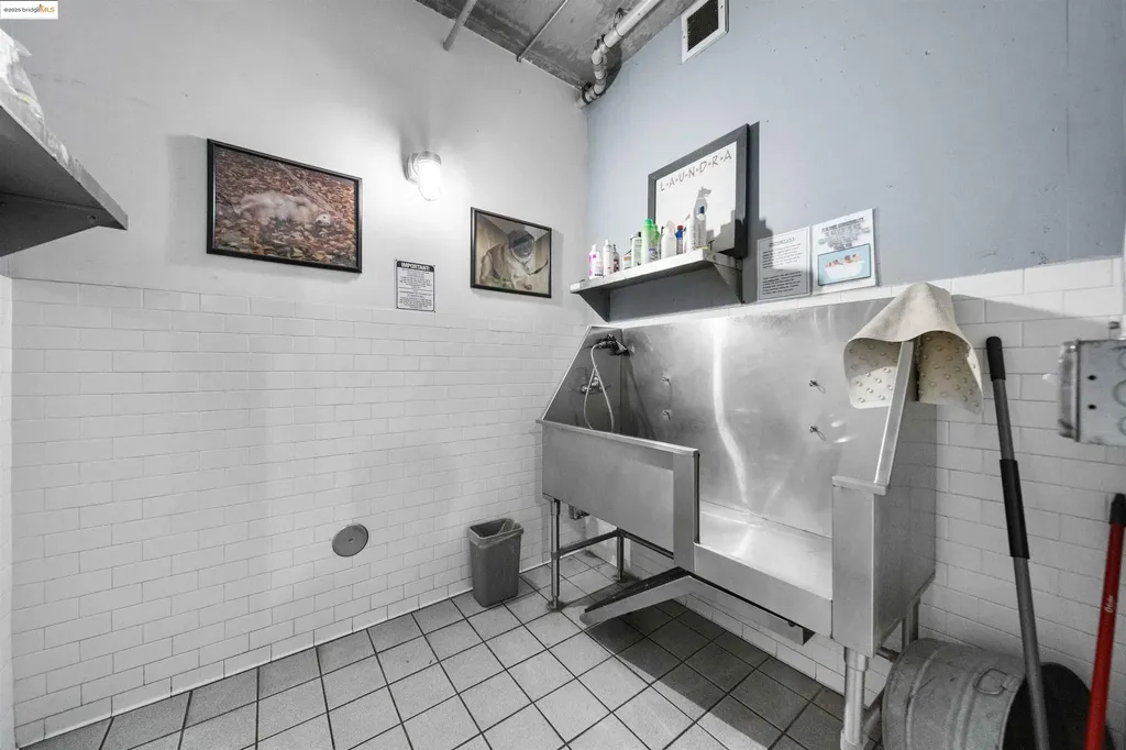1201 Pine Street Oakland CA 94607