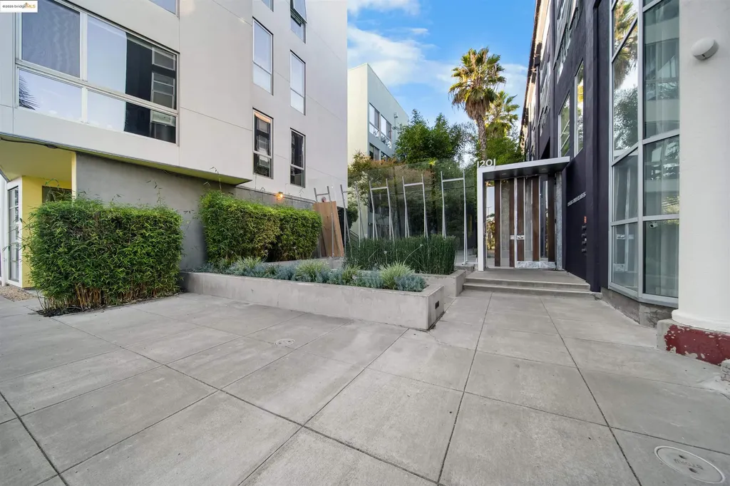 1201 Pine Street Oakland CA 94607