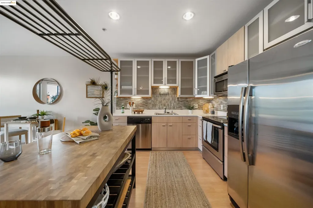 1201 Pine Street Oakland CA 94607
