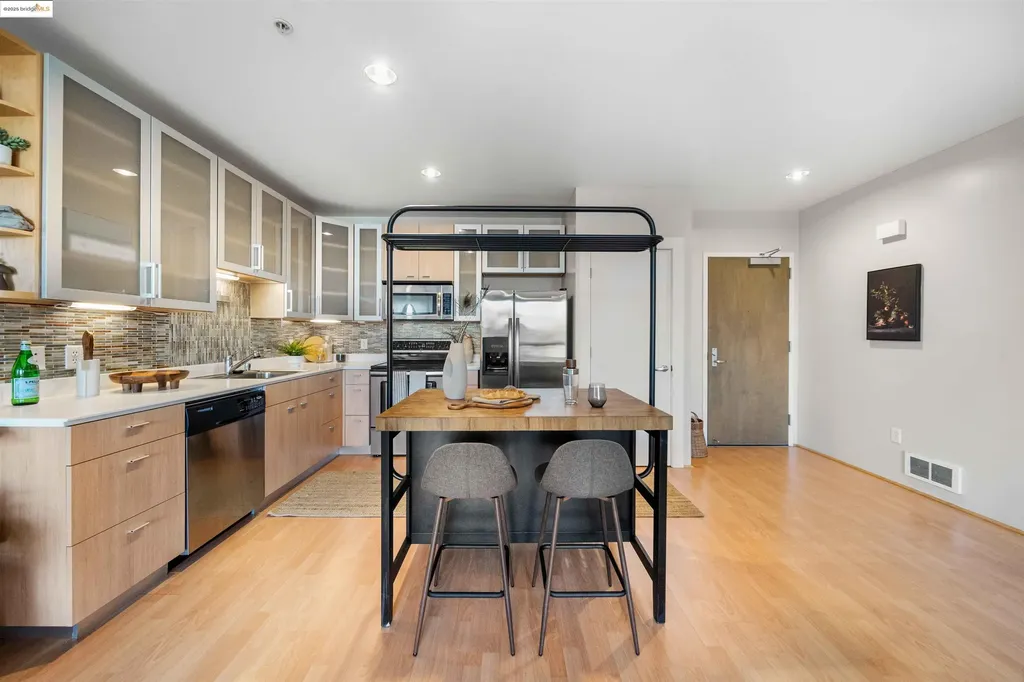1201 Pine Street Oakland CA 94607