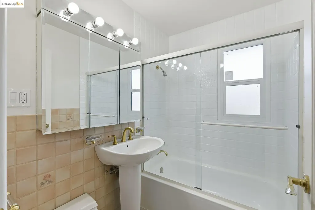 109 Cypress Street Alameda CA 94501
