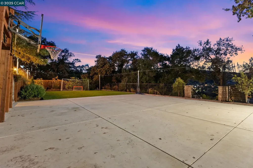 961 Oak View Circle Lafayette CA 94549