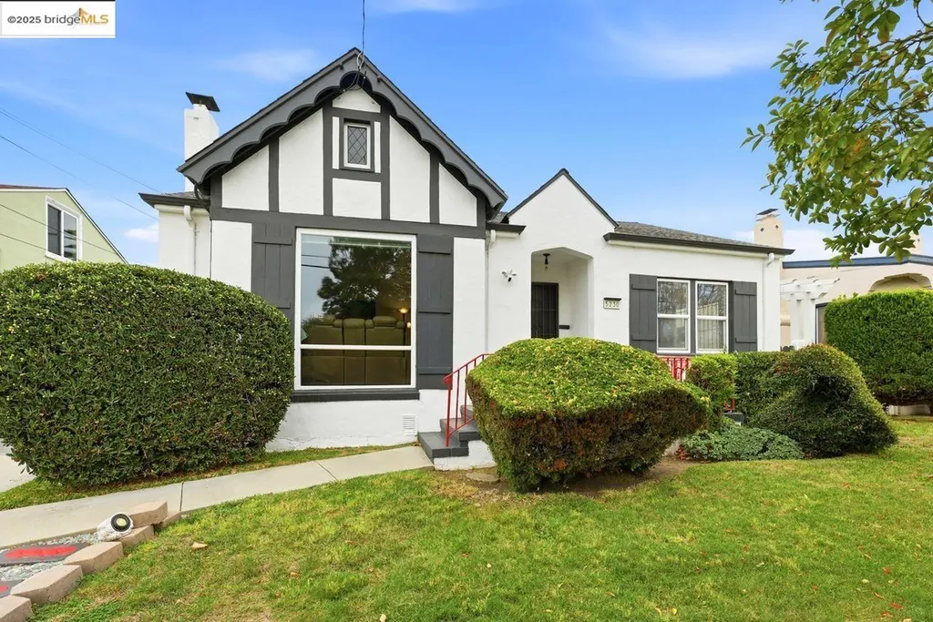 5230 Hillen Drive Oakland CA 94619