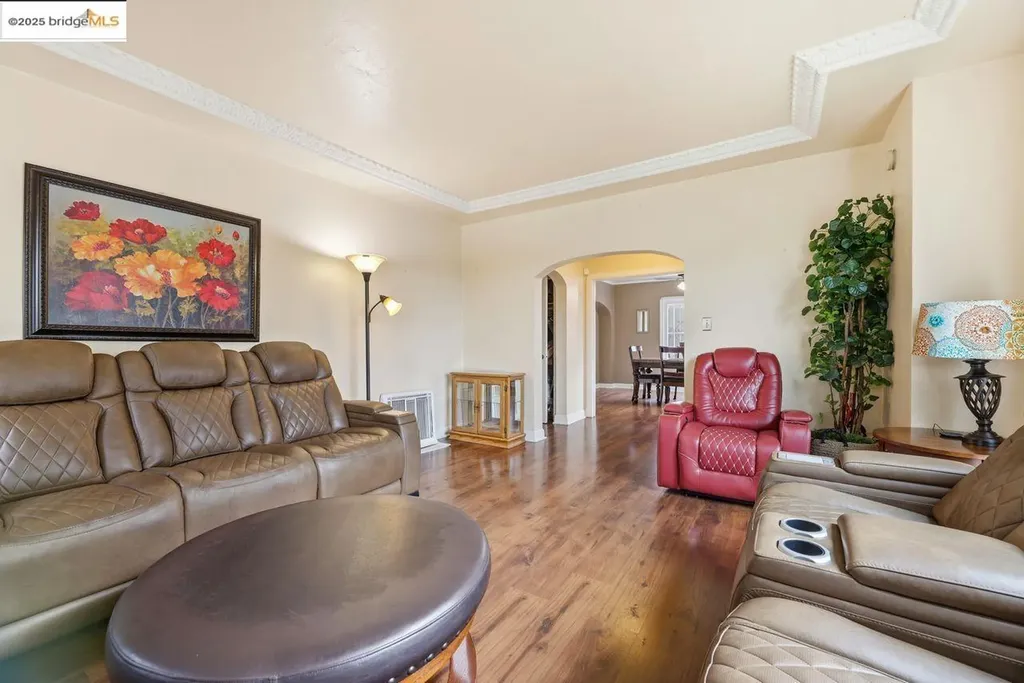 5230 Hillen Drive Oakland CA 94619