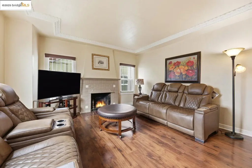 5230 Hillen Drive Oakland CA 94619