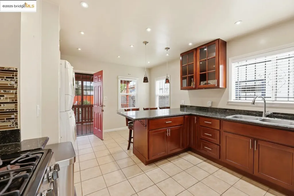 5230 Hillen Drive Oakland CA 94619