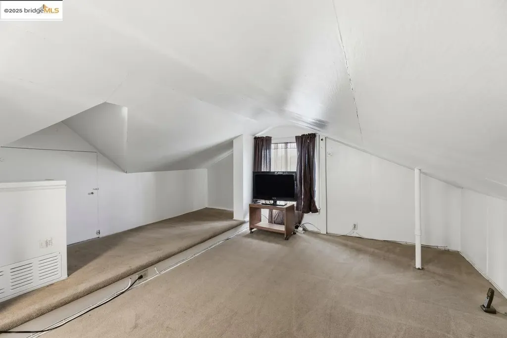 5230 Hillen Drive Oakland CA 94619