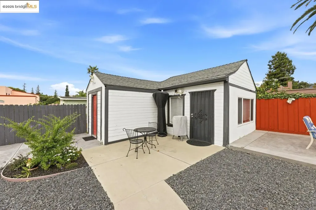 5230 Hillen Drive Oakland CA 94619