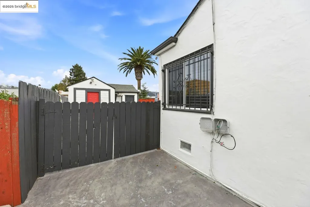 5230 Hillen Drive Oakland CA 94619