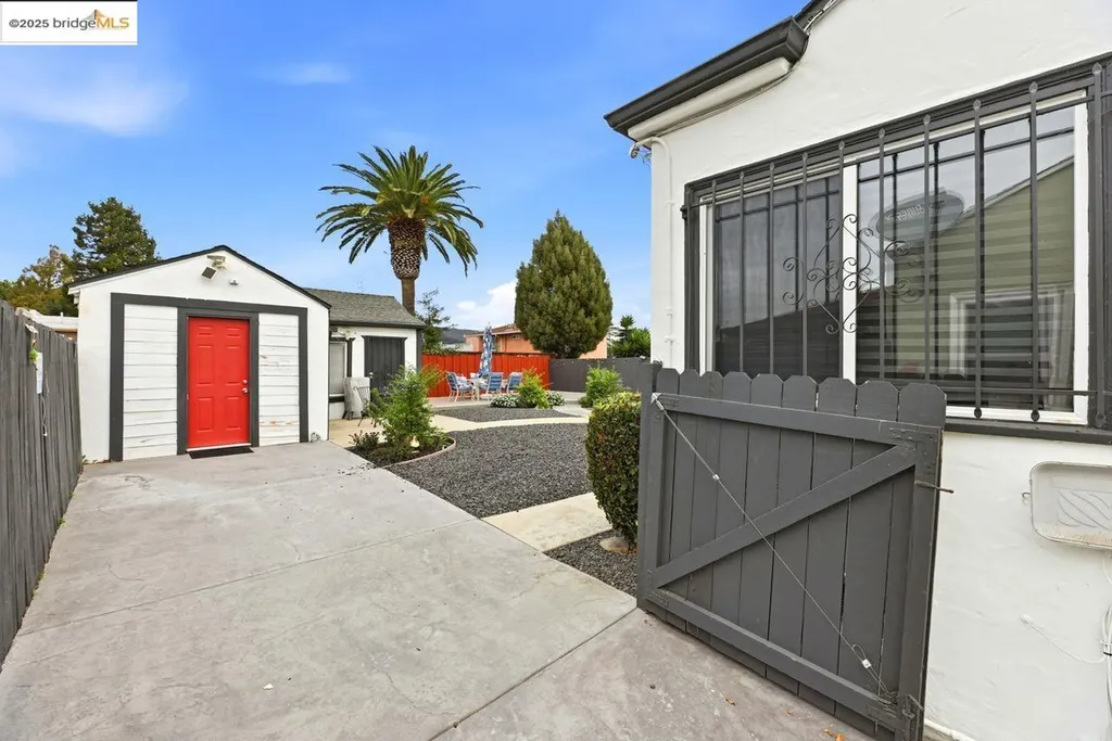 5230 Hillen Drive Oakland CA 94619