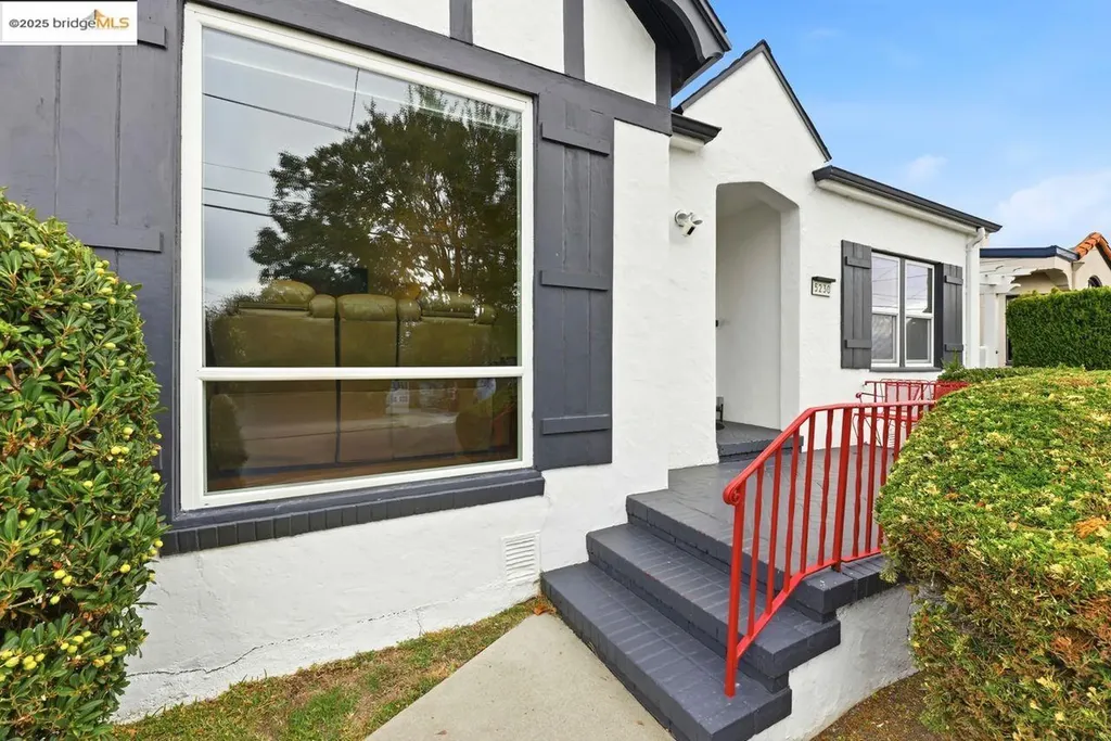 5230 Hillen Drive Oakland CA 94619