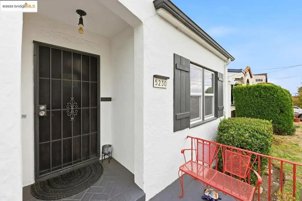 5230 Hillen Drive Oakland CA 94619