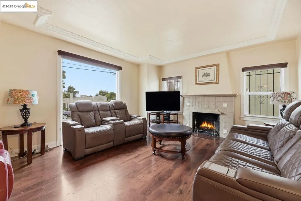 5230 Hillen Drive Oakland CA 94619