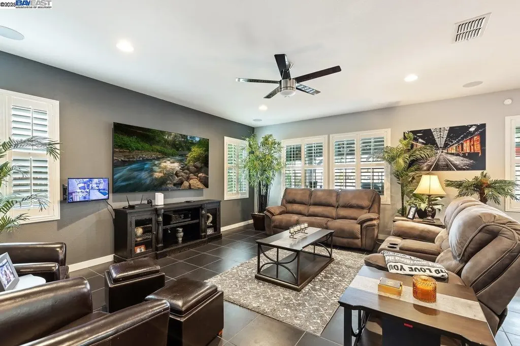 1050 Clear Lake Drive Oakley CA 94561