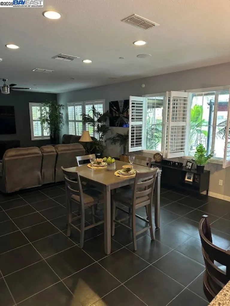 1050 Clear Lake Drive Oakley CA 94561