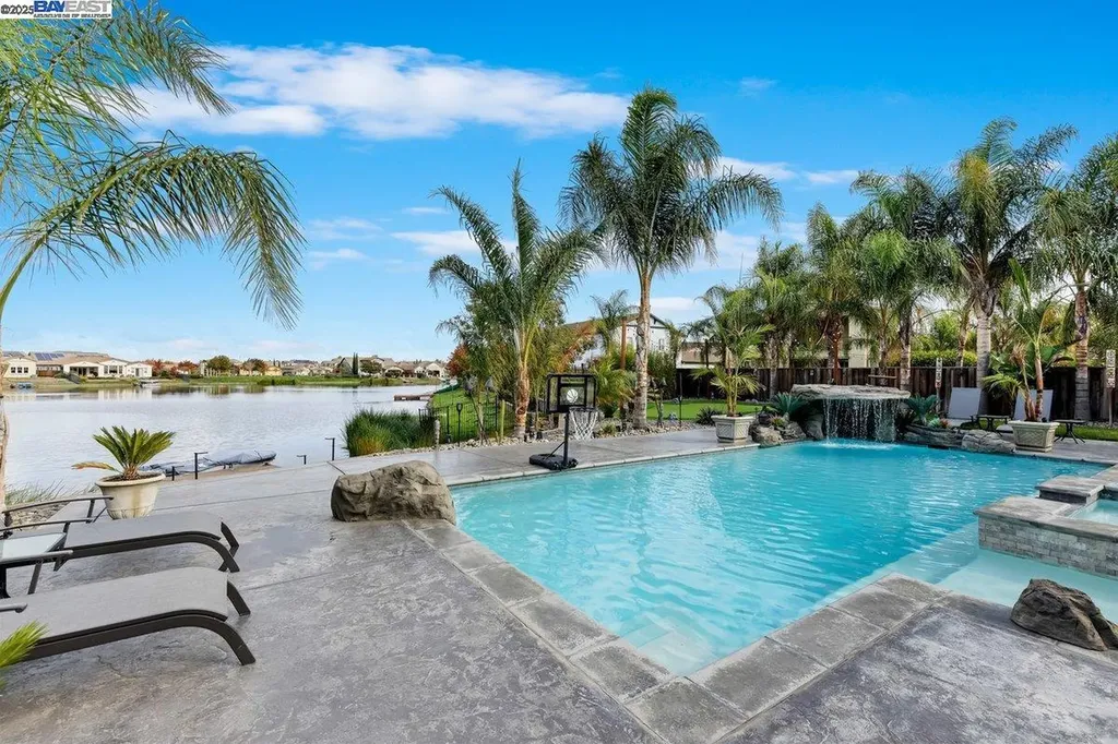 1050 Clear Lake Drive Oakley CA 94561