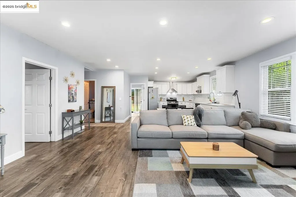 2016 104th Avenue Oakland CA 94603