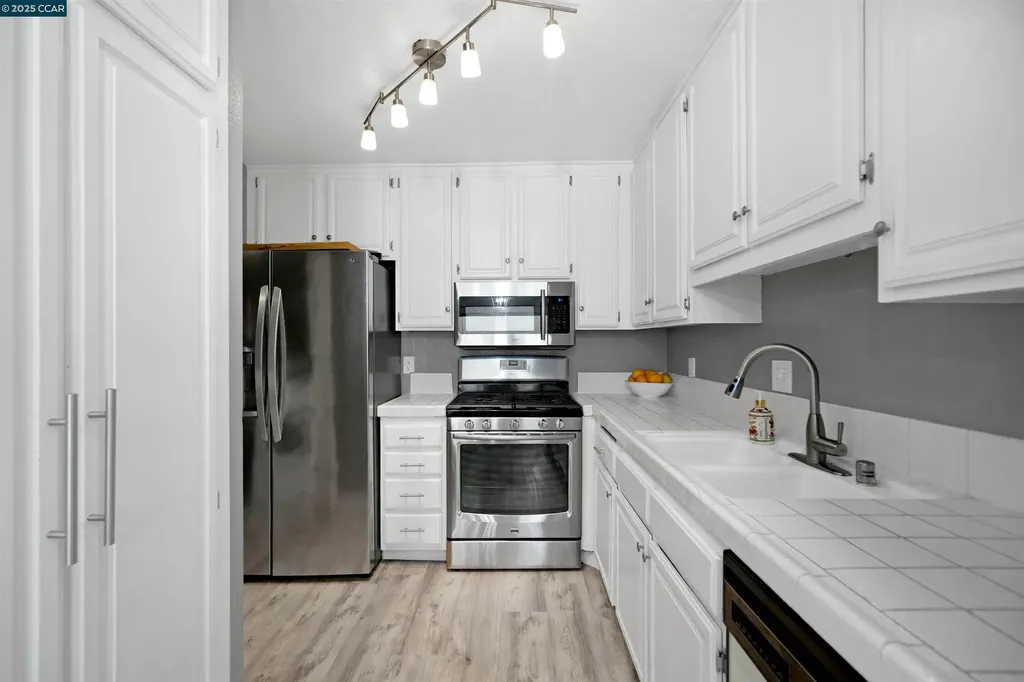 303 Atlas Drive Hercules CA 94547