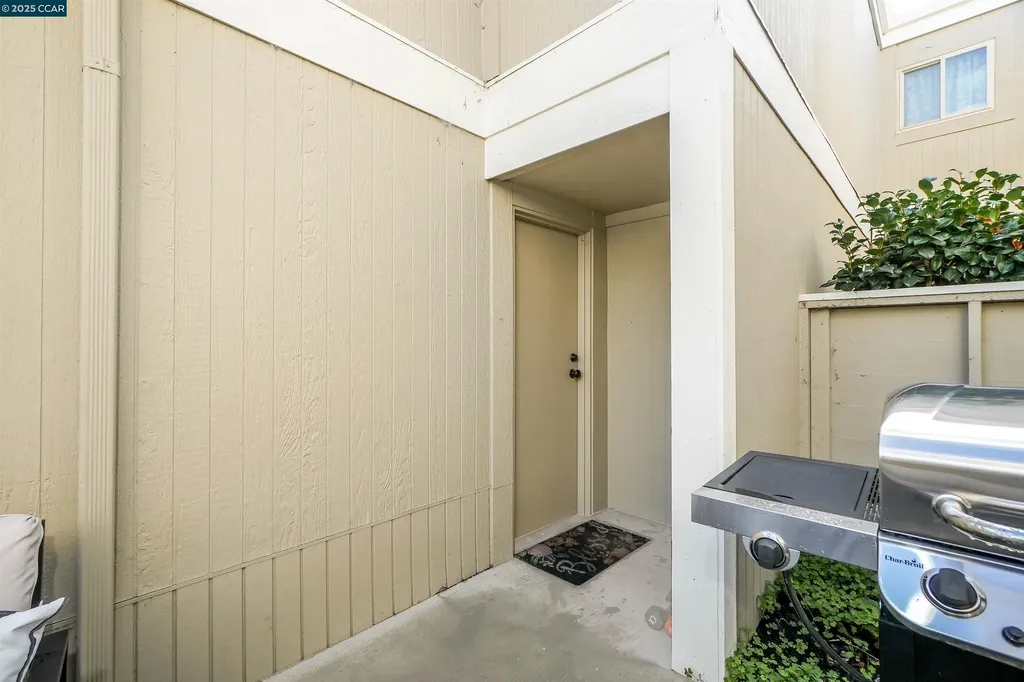 303 Atlas Drive Hercules CA 94547