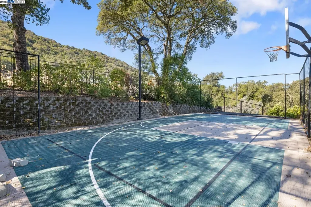 700 Clipper Hill Danville CA 94526