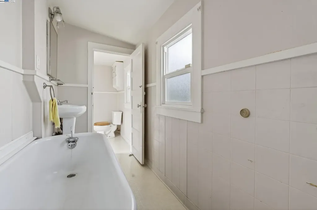 1011 11th Street Oakland CA 94606