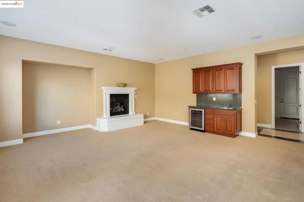 30 Arundel Drive Hayward CA 94542
