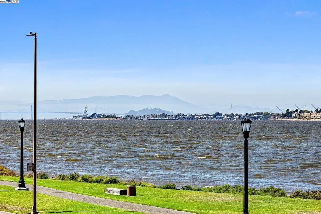2766 Sea View Parkway Alameda CA 94502