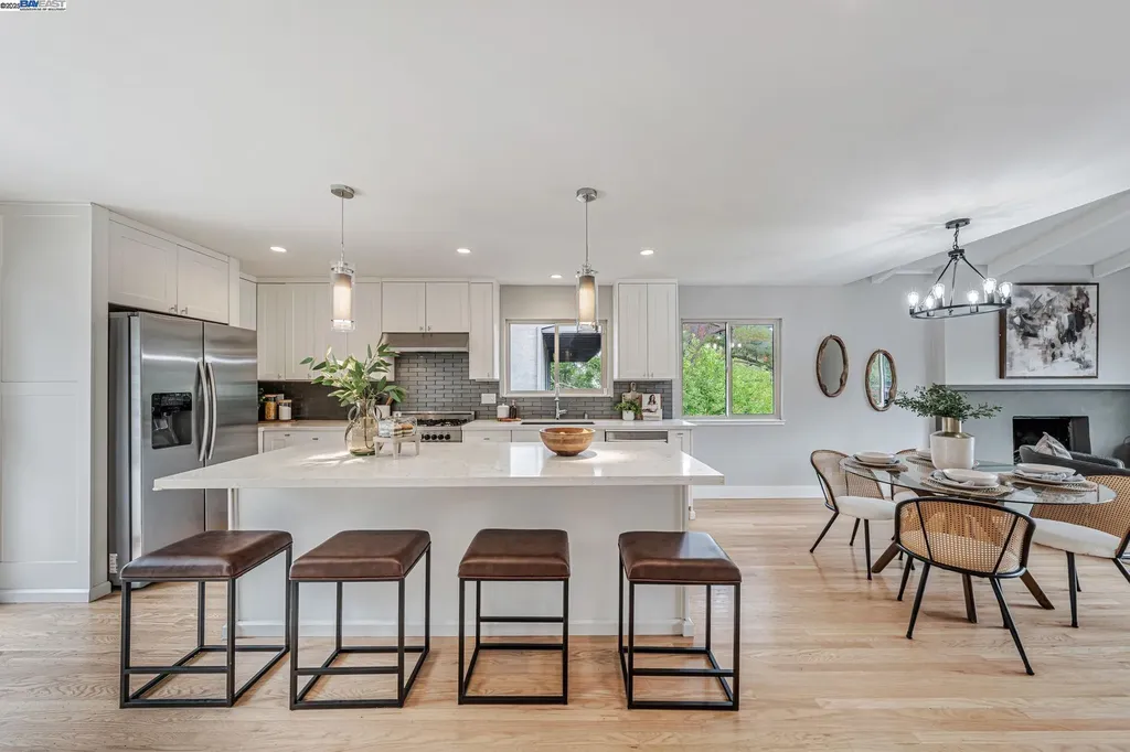2066 Drake Drive Oakland CA 94611