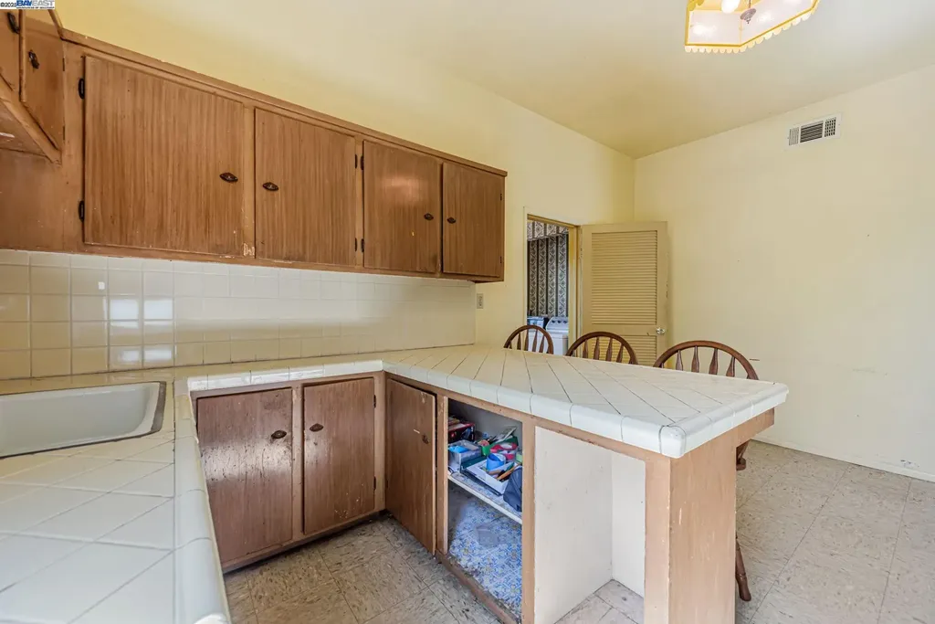 37915 Vallejo Street Fremont CA 94536