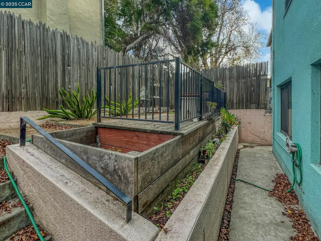 1919 Curtis Berkeley CA 94702