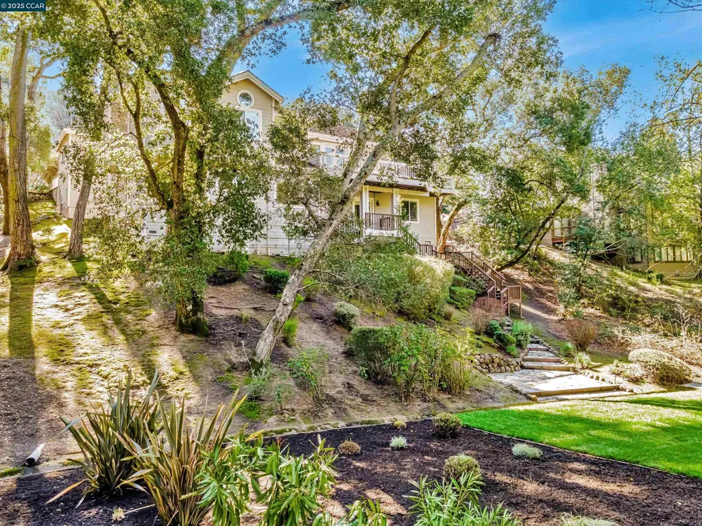 31 Merrill Circle S Moraga CA 94556