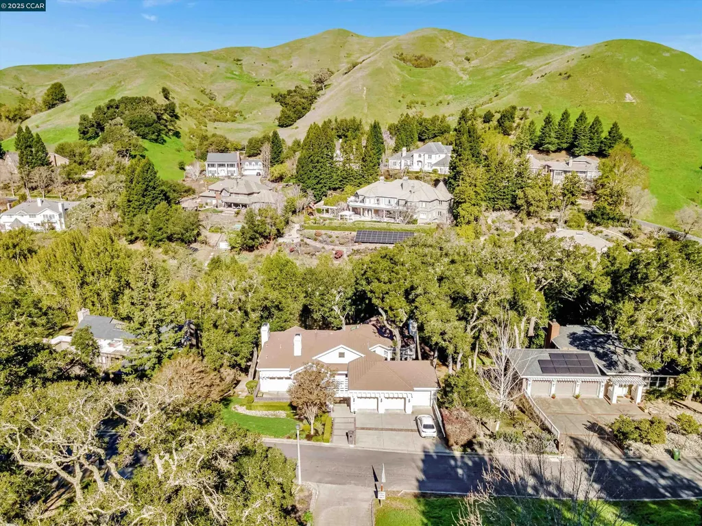 31 Merrill Circle S Moraga CA 94556