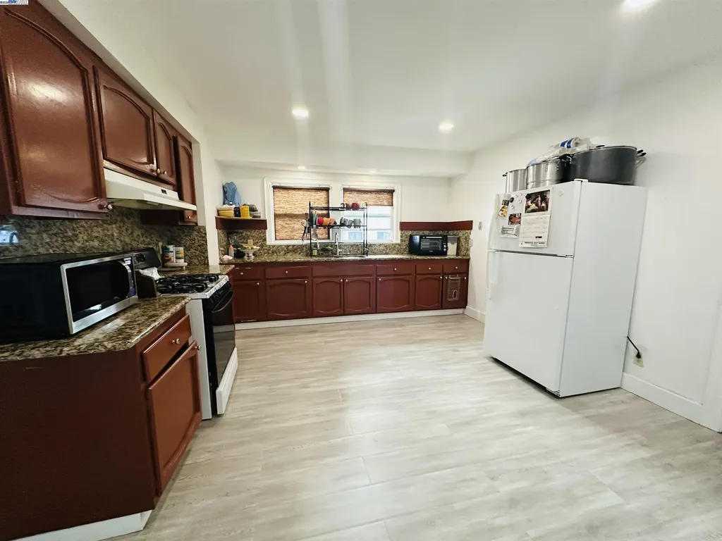 1301 60th Avenue Oakland CA 94621