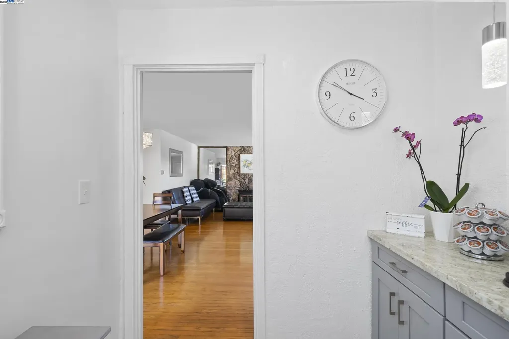 677 Fairway Street Hayward CA 94544