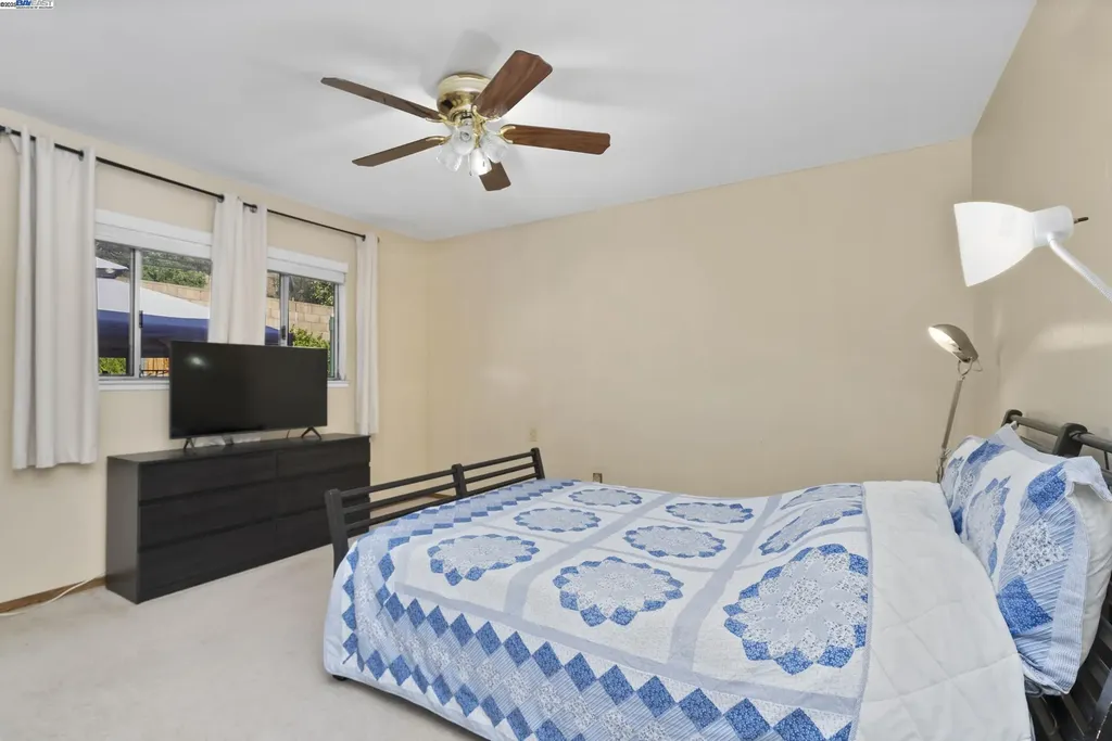 677 Fairway Street Hayward CA 94544