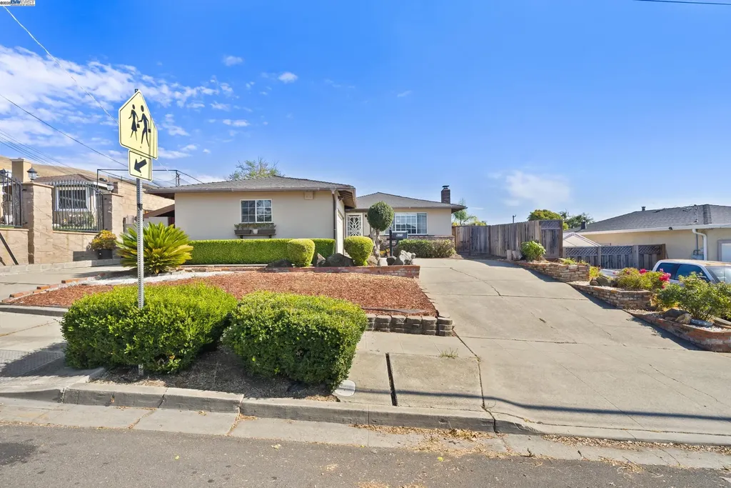 677 Fairway Street Hayward CA 94544