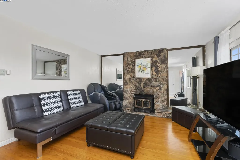 677 Fairway Street Hayward CA 94544