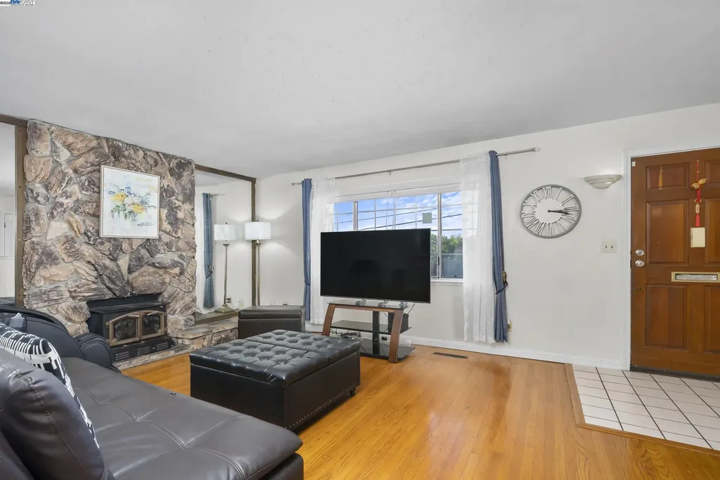 677 Fairway Street Hayward CA 94544