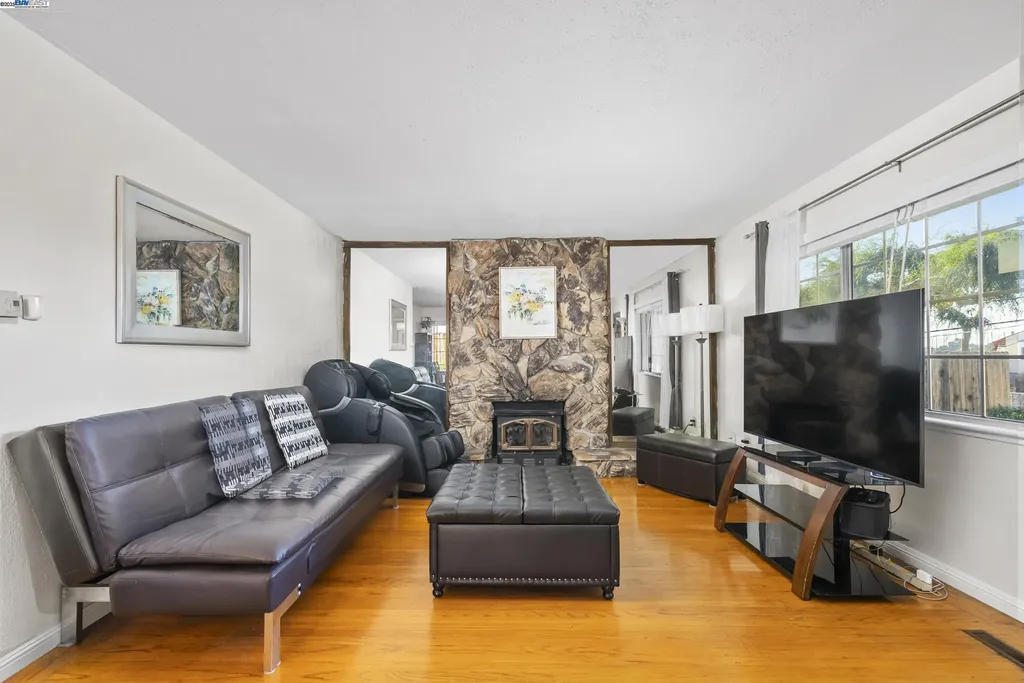 677 Fairway Street Hayward CA 94544