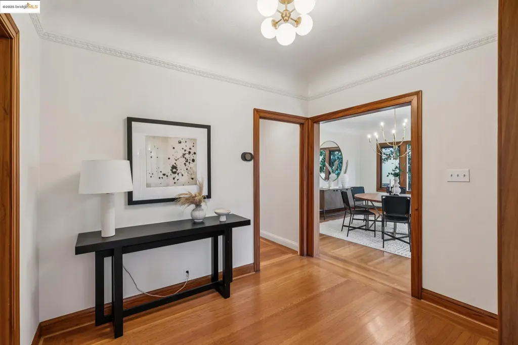 6232 Manoa Street Oakland CA 94618