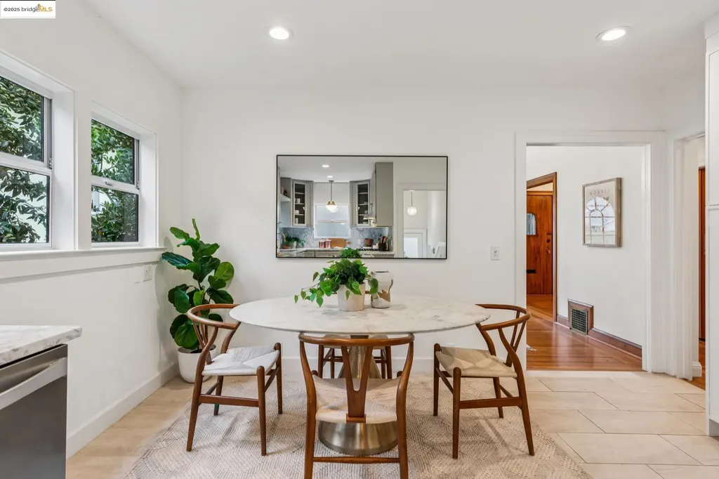 6232 Manoa Street Oakland CA 94618