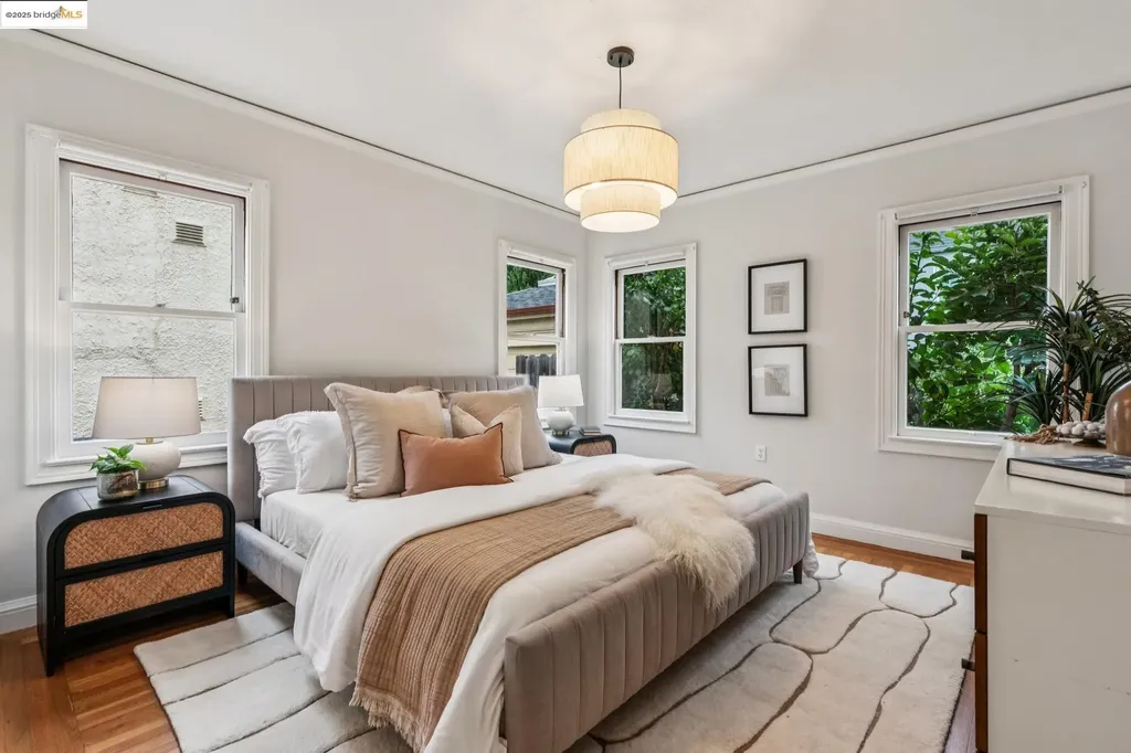 6232 Manoa Street Oakland CA 94618