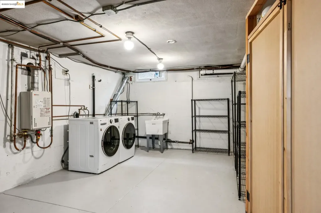 6232 Manoa Street Oakland CA 94618