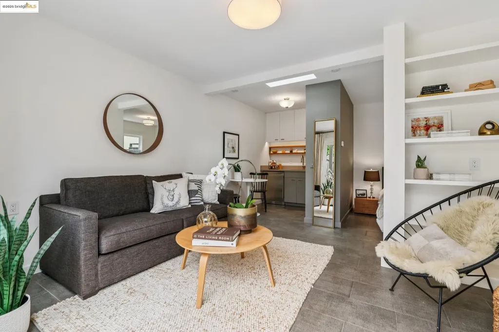 6232 Manoa Street Oakland CA 94618