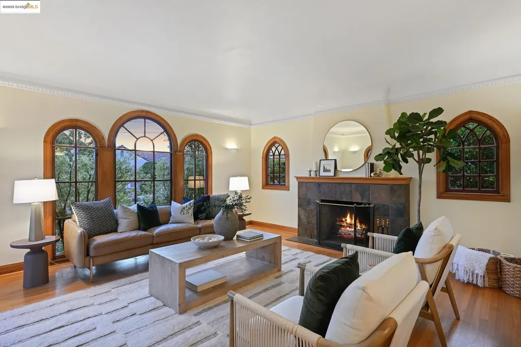 6232 Manoa Street Oakland CA 94618