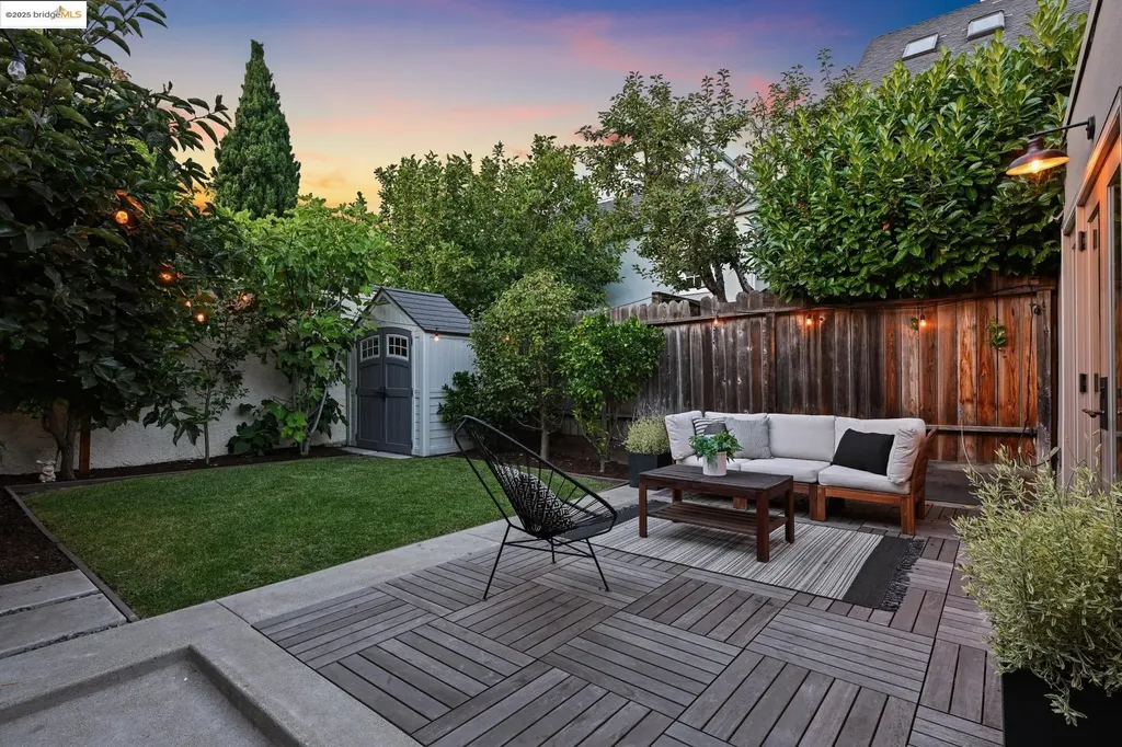 6232 Manoa Street Oakland CA 94618