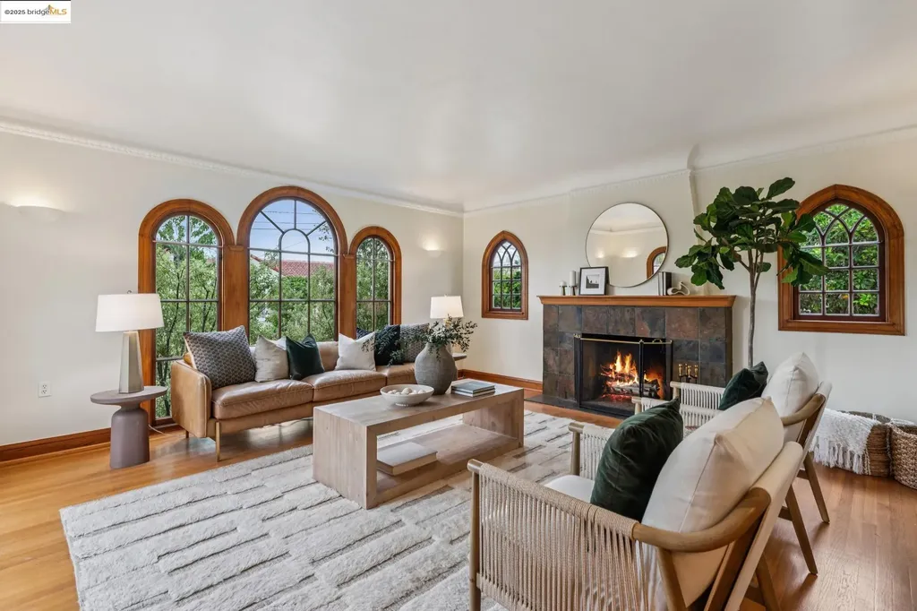 6232 Manoa Street Oakland CA 94618