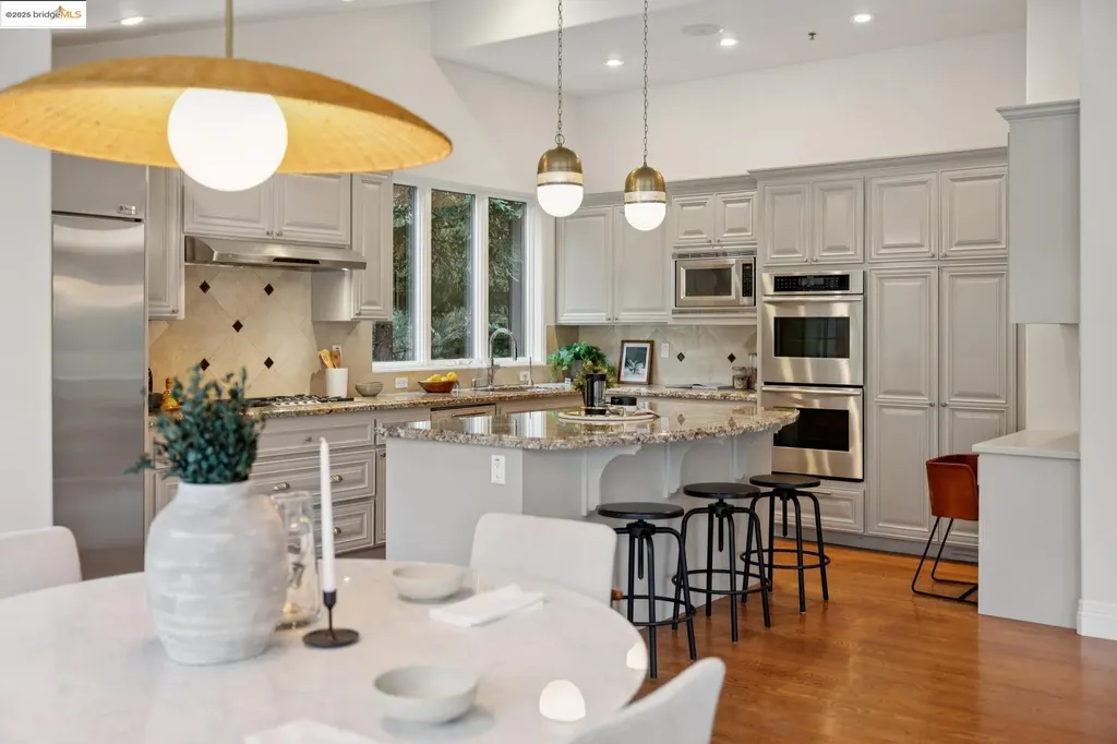 6389 Westover Drive Oakland CA 94611